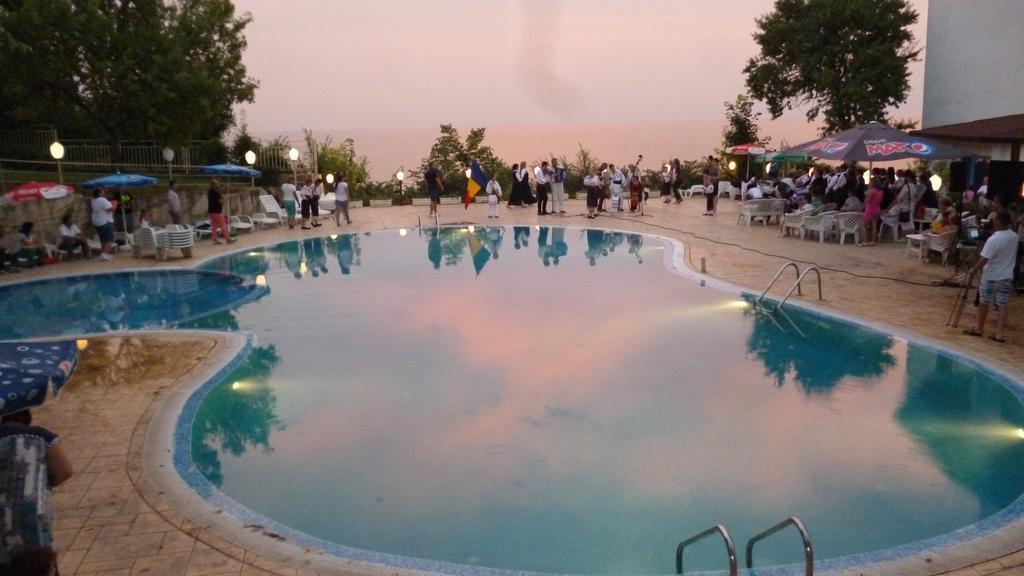 Ahilea Hotel - Free Pool Access Balchik Exterior photo