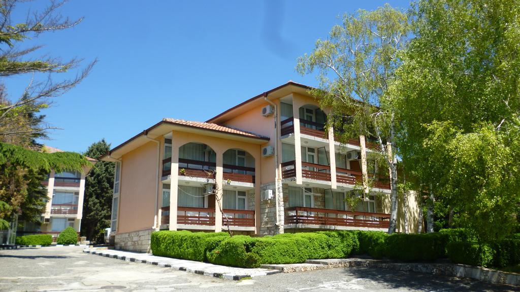 Ahilea Hotel - Free Pool Access Balchik Exterior photo