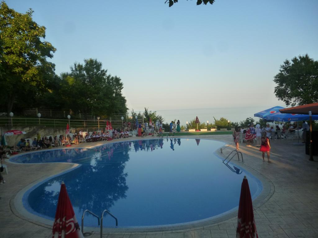 Ahilea Hotel - Free Pool Access Balchik Exterior photo