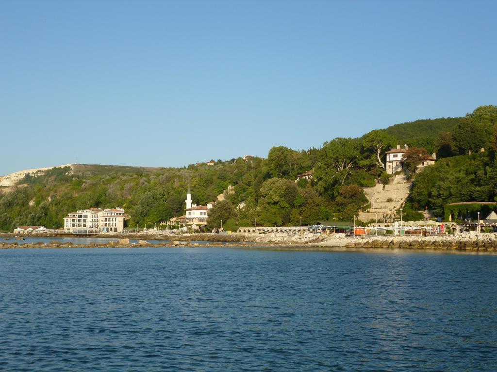Ahilea Hotel - Free Pool Access Balchik Exterior photo