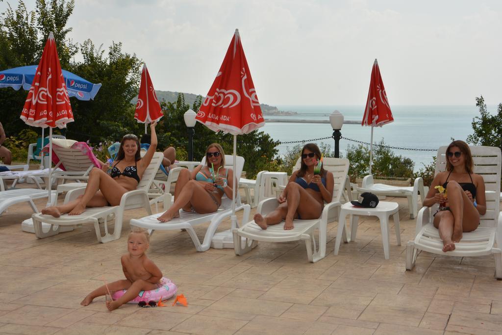 Ahilea Hotel - Free Pool Access Balchik Exterior photo