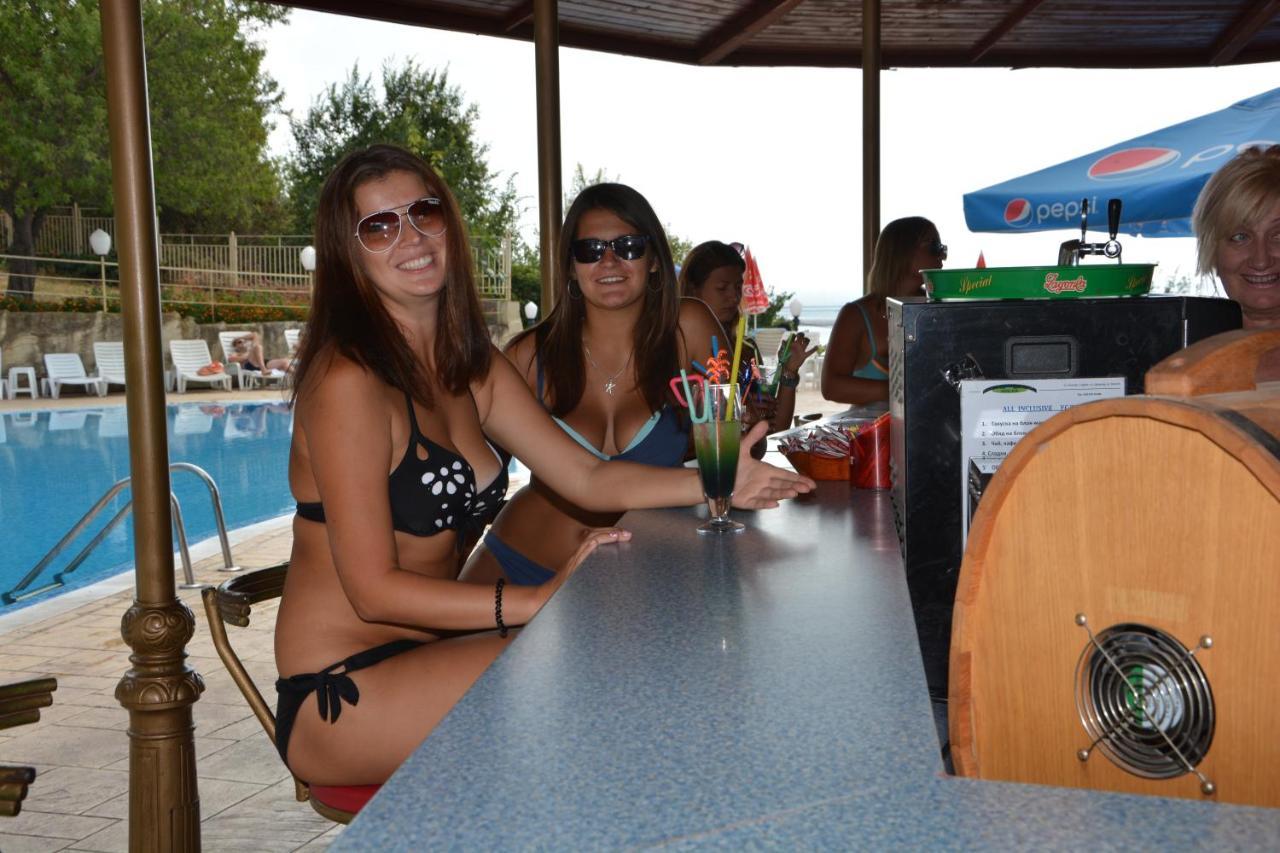 Ahilea Hotel - Free Pool Access Balchik Exterior photo