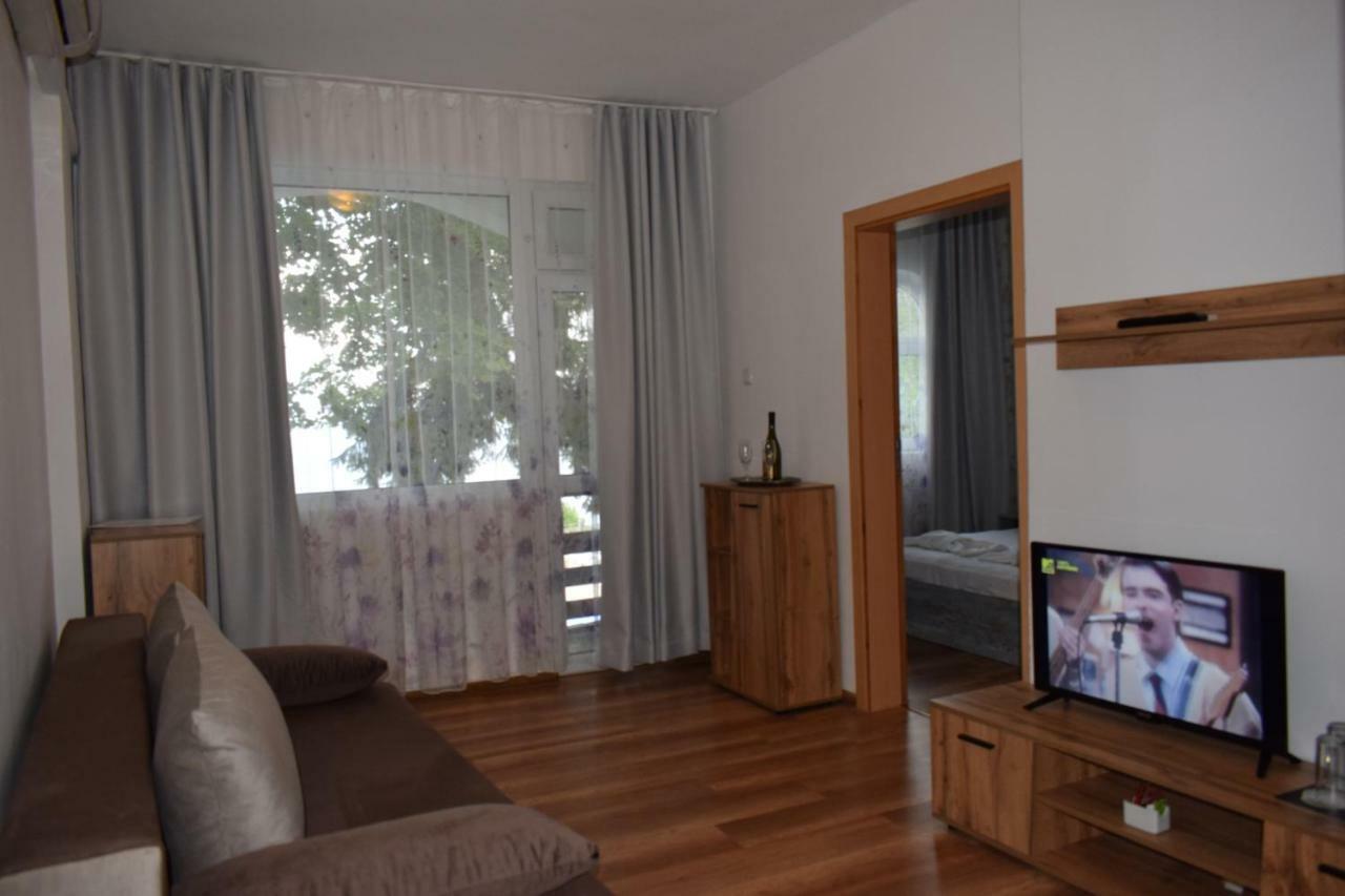 Ahilea Hotel - Free Pool Access Balchik Exterior photo
