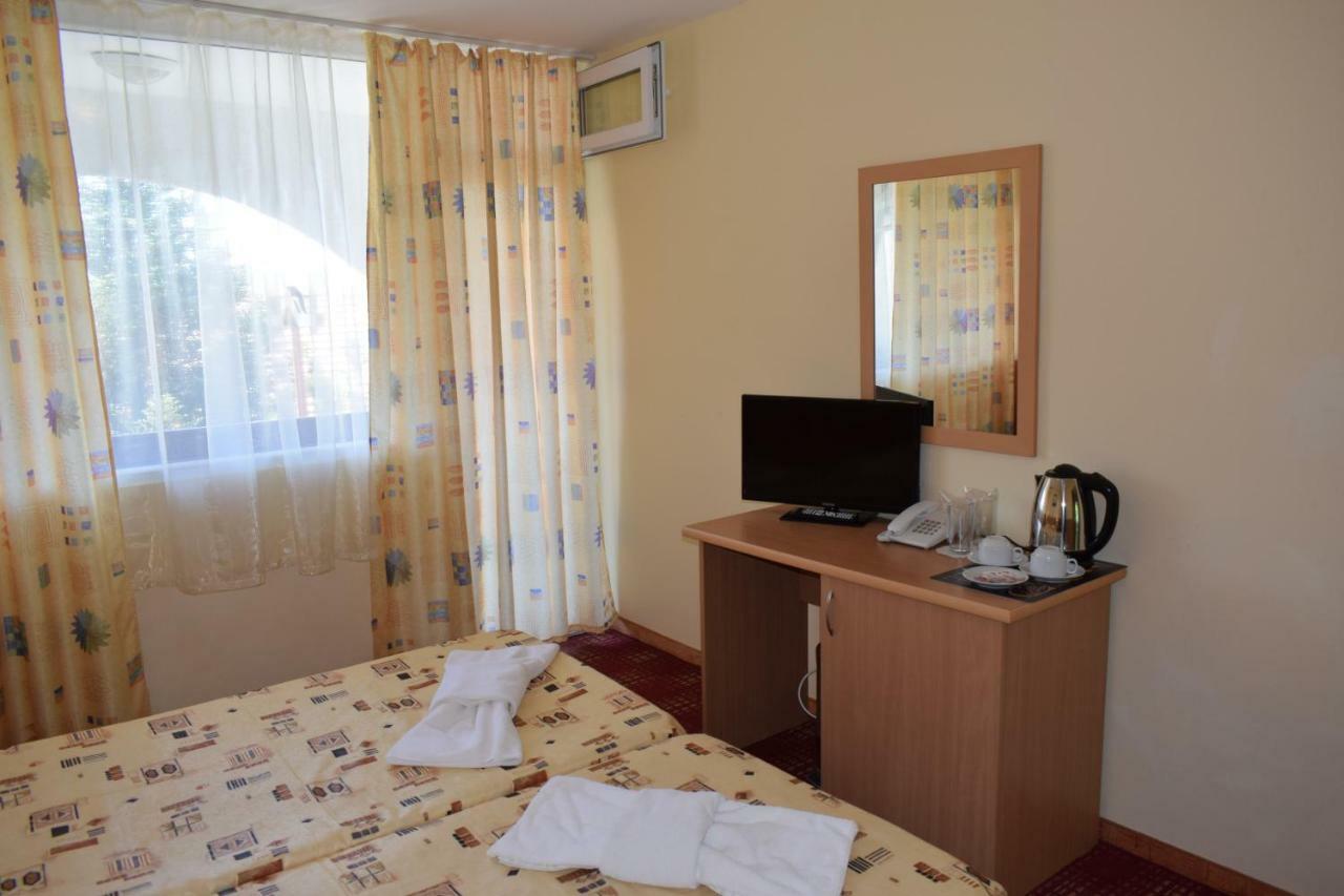 Ahilea Hotel - Free Pool Access Balchik Exterior photo
