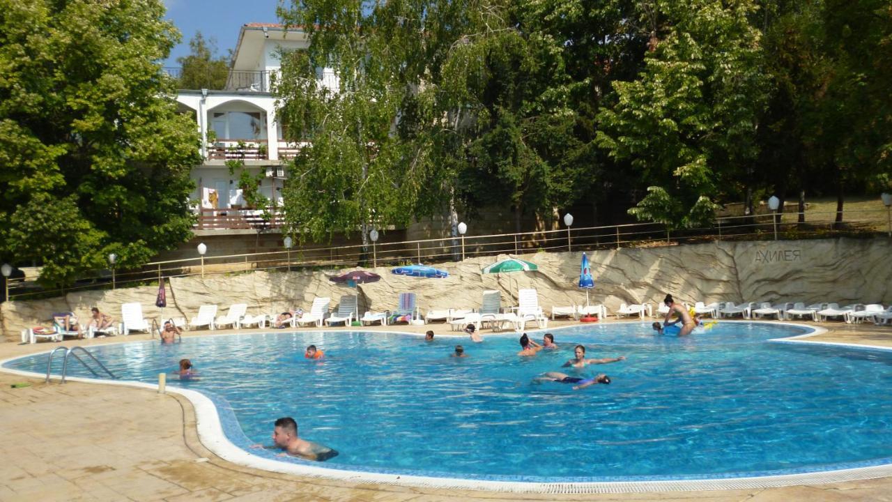Ahilea Hotel - Free Pool Access Balchik Exterior photo
